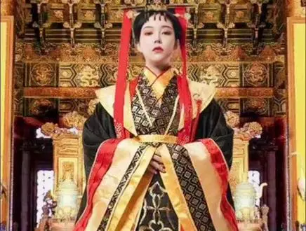 《我的女帝陛下》：女尊时代权力游戏与爱情纠葛，看她如何玩转朝堂与心扉！